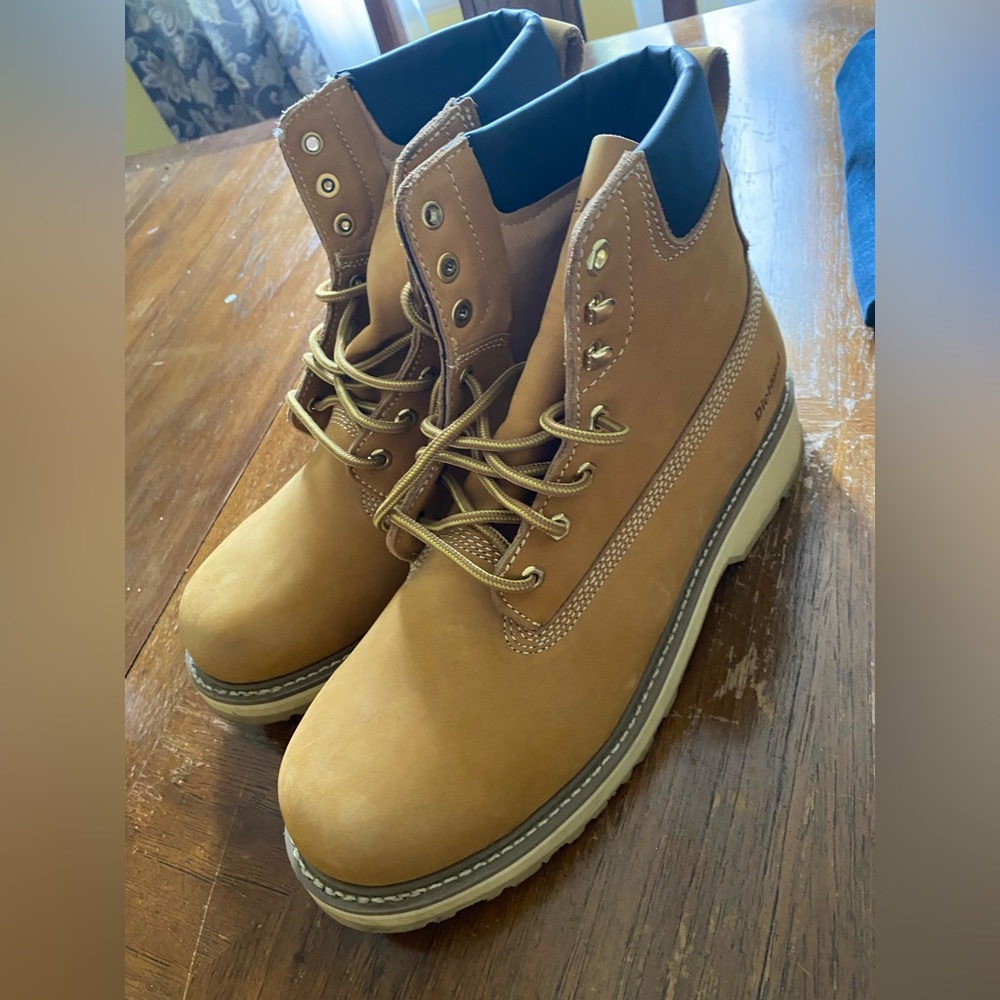 Die hard boots NWOT